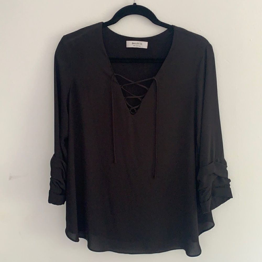 Bailey 44 black top with ruched sleeves